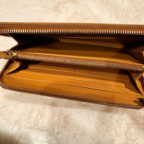 Prada Saffiano leather long wallet metal embossed - Picture 9 of 16